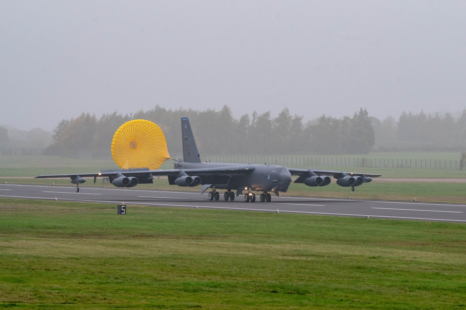 A US Air Force B-52H Stratofortress landing at RAF Fairford
